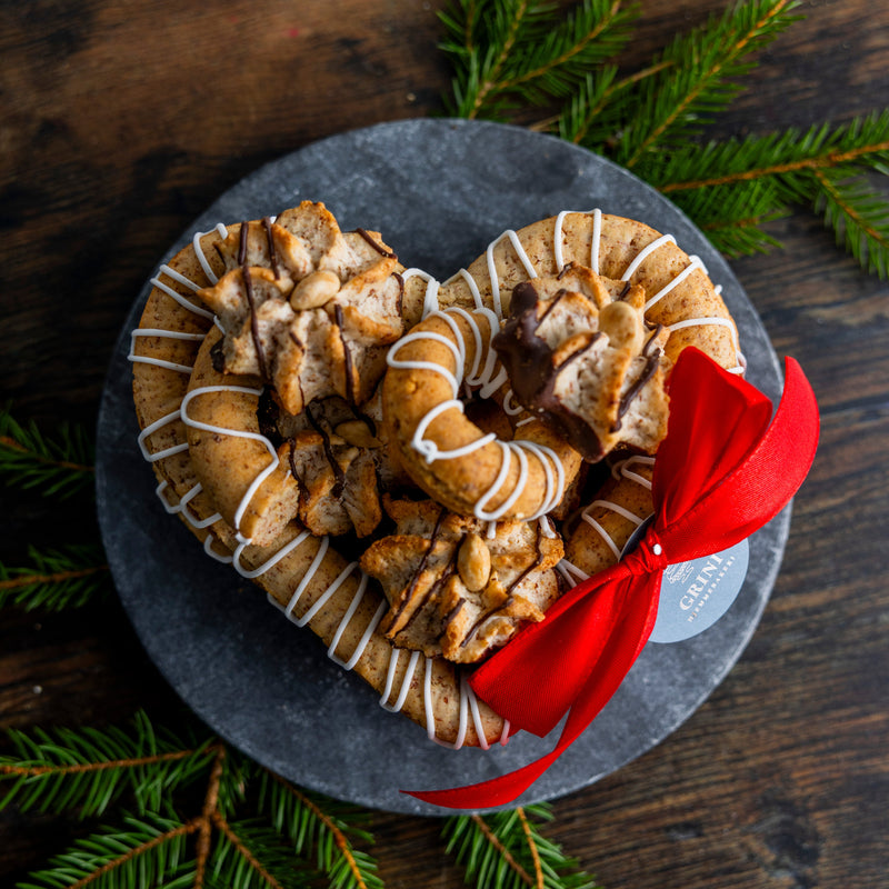 Kransekakehjerte m/kransekakebiter og mandelroser